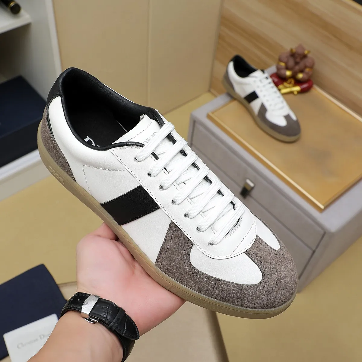 Men's clothing and shoes 💰540 💰🔥[Dior] High-end top-notch 🔝 purchasing agent 🔍🔍The latest 🇺🇸 counters are on sale simultaneously, original Italian calfskin (high-end, extravagance, and grade) with exquisite workmanship (cowhide Inner lining) Sole: Original sole provided by the original factory ⚠️Outsole. Comfortable, wear-resistant, non-slip, real-life photo🎬The real thing is more beautiful🔍Color: 4 colors available💕💕Number of yards: 39-44...